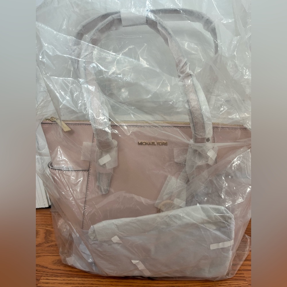Authentic Michael Kors Tote - Picture 2 of 9
